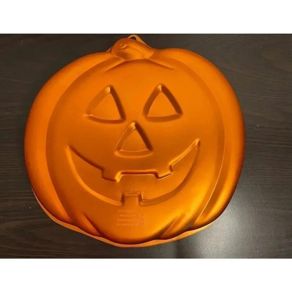 Vintage Wilton Iridescent Orange Jack O Lantern Pumpkin Cake Pan 2105-2005